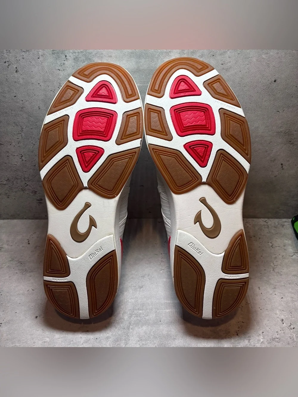 NEW OluKai Mio Li Sneakers Mens 11 Bright White/Red Lava Athletic Mesh Shoes